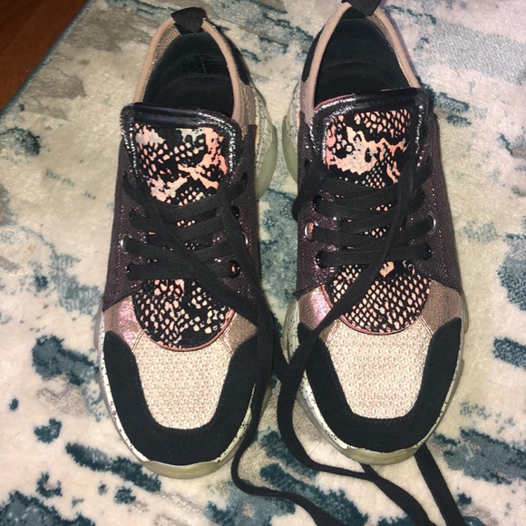 Beautiful Steve Madden sneakers - Picture 2 of 9